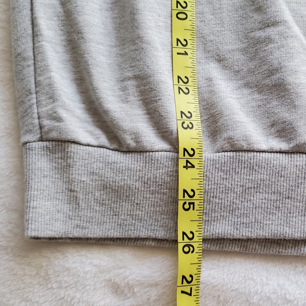 EUC - Disney | Gray Minnie Mouse Flirty Sweatshirt Size Juniors Large - Picture 7 of 10
